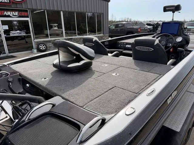 Slide: The Image of Phoenix Bass Boat 921 Elite 2023 - 4