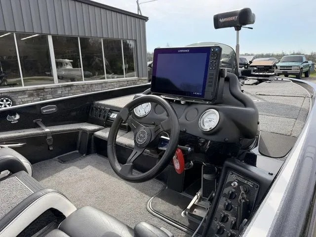 Slide: The Image of Phoenix Bass Boat 921 Elite 2023 - 5