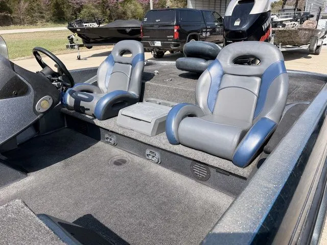 Slide: The Image of Ranger 185 VS 2004 - 12