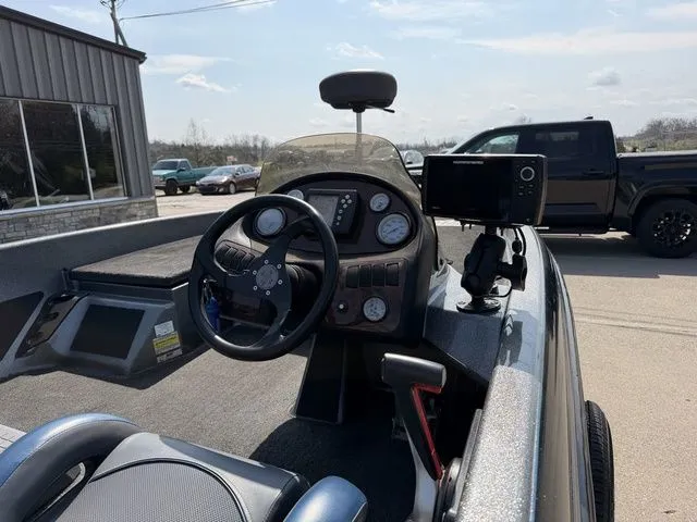 Slide: The Image of Ranger 185 VS 2004 - 5