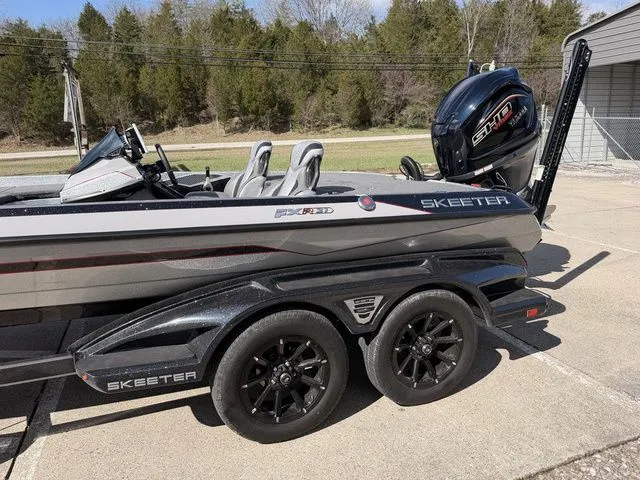 Slide: The Image of Skeeter FXR21 PRO 2024 - 14