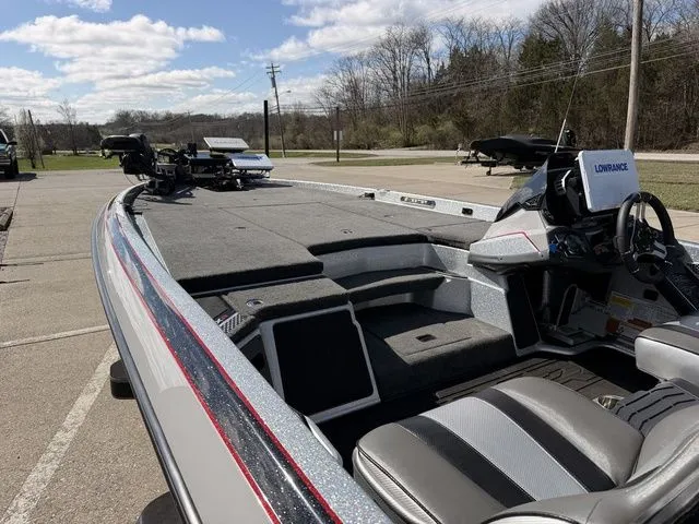 Slide: The Image of Skeeter FXR21 PRO 2024 - 15