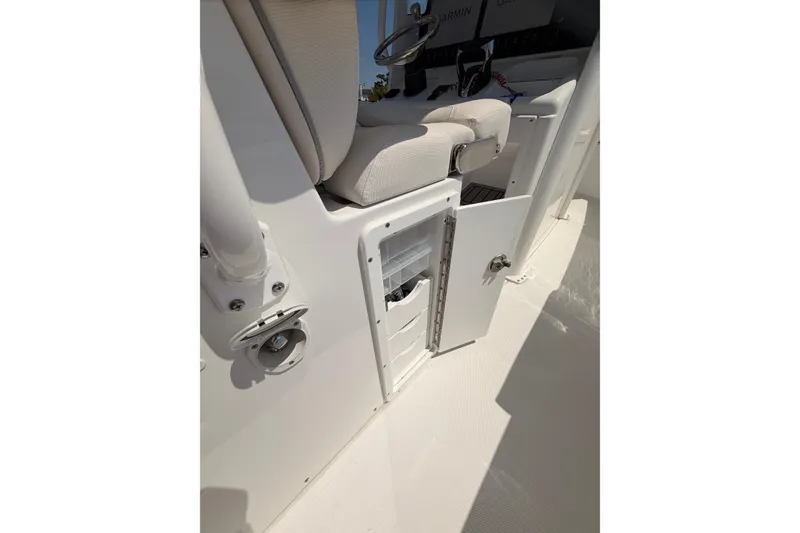 Slide: The Image of Sea Hunt Ultra 275 SE 2025 boat docked with twin engines. - 15