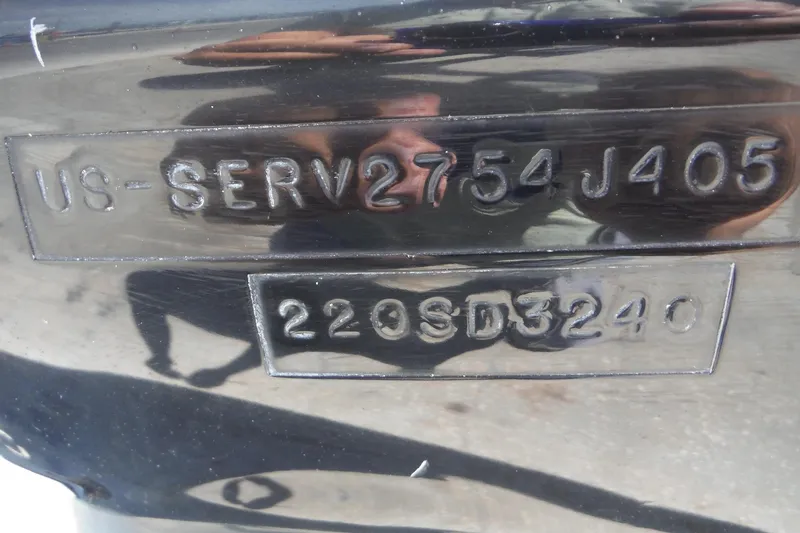 Slide: The Image of Hull identification number on a 2005 Sea Ray 220 Sundeck boat. - 29