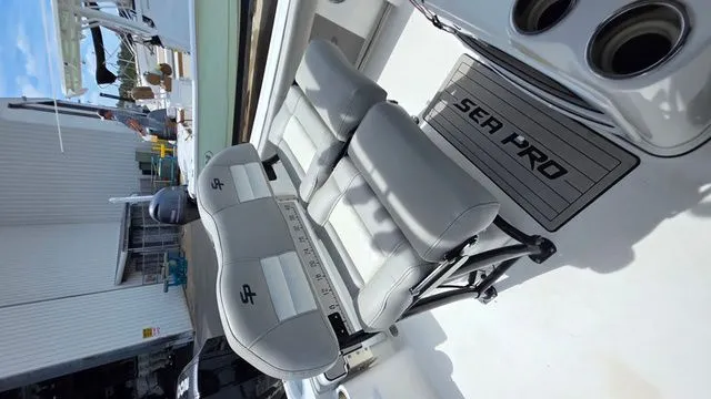 Slide: The Image of Sea Pro 219 Center Console 2019 - 12