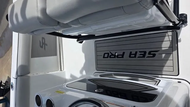 Slide: The Image of Sea Pro 219 Center Console 2019 - 14