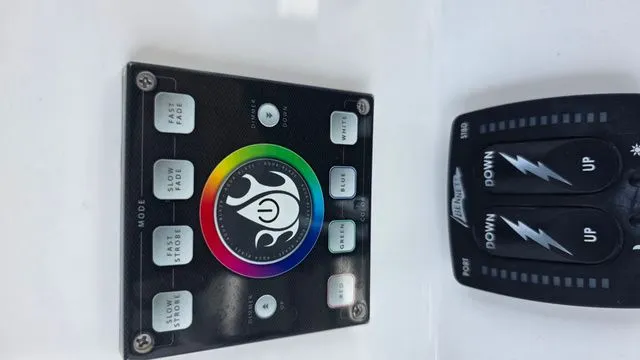 Slide: The Image of Sea Pro 219 Center Console 2019 - 16