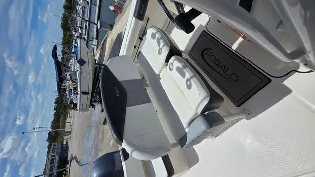 Slide: The Image of Robalo R222 Explorer 2022 - 11