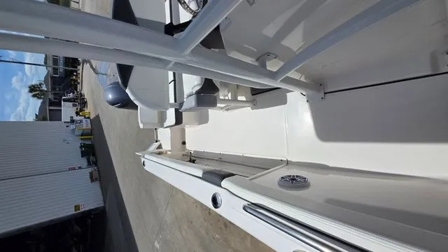 Slide: The Image of Robalo R222 Explorer 2022 - 13