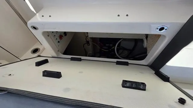 Slide: The Image of Robalo R222 Explorer 2022 - 19