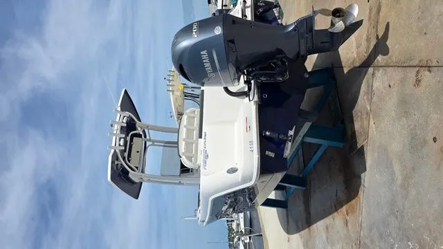 Slide: The Image of Robalo R222 Explorer 2022 - 3