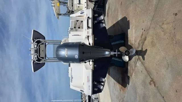 Slide: The Image of Robalo R222 Explorer 2022 - 4