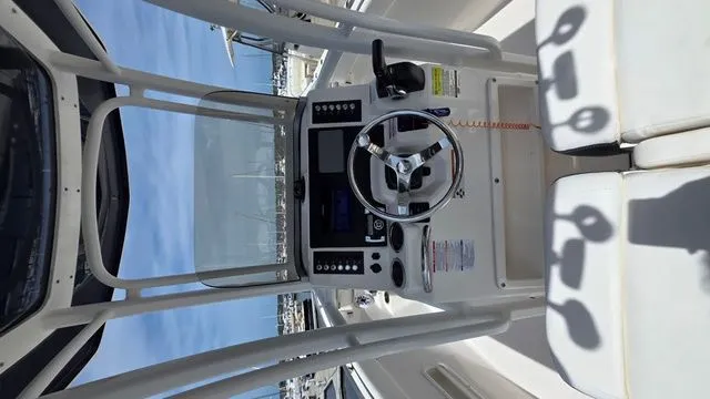 Slide: The Image of Robalo R222 Explorer 2022 - 9