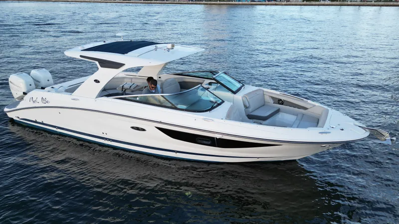 Slide: The Image of Sea Ray 350 SLX OB 2020 - 34