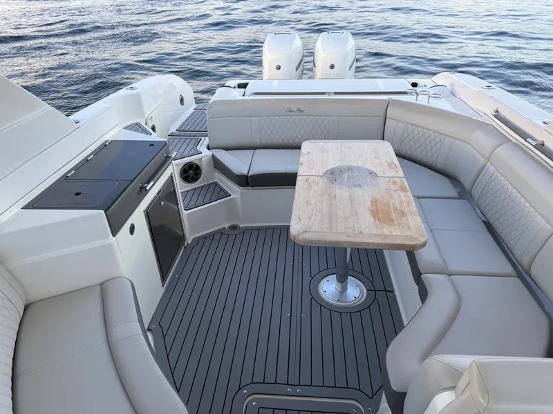 Slide: The Image of Sea Ray 350 SLX OB 2020 - 15