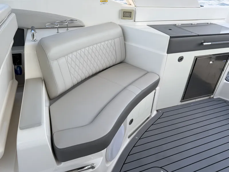 Slide: The Image of Sea Ray 350 SLX OB 2020 - 12