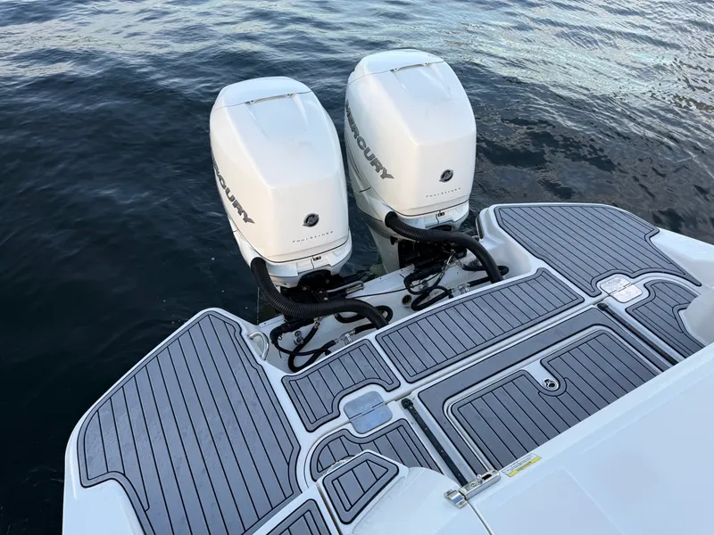 Slide: The Image of Sea Ray 350 SLX OB 2020 - 7