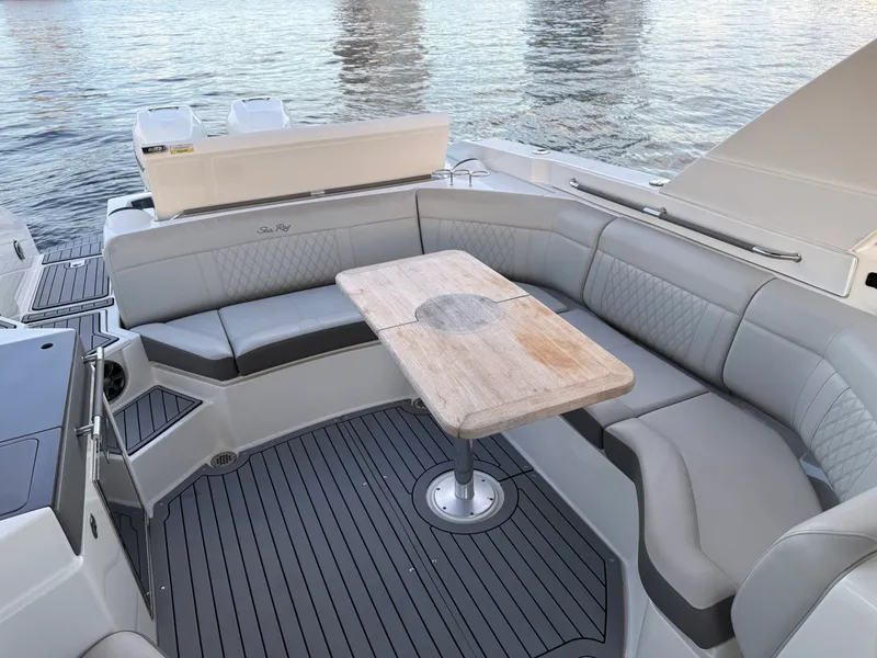 Slide: The Image of Sea Ray 350 SLX OB 2020 - 14