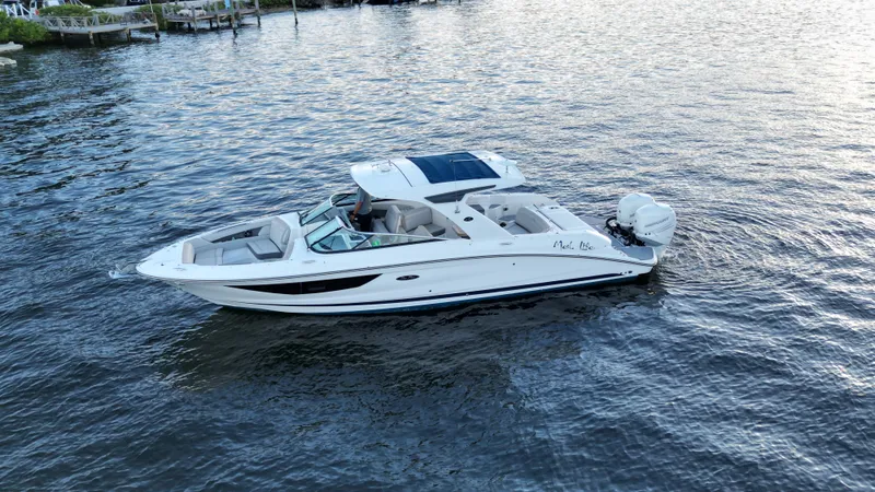 Slide: The Image of Sea Ray 350 SLX OB 2020 - 33