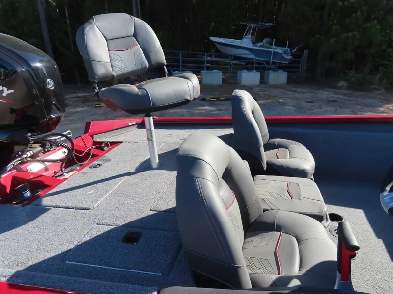 Slide: The Image of Tracker 175 TE 2024 - 18