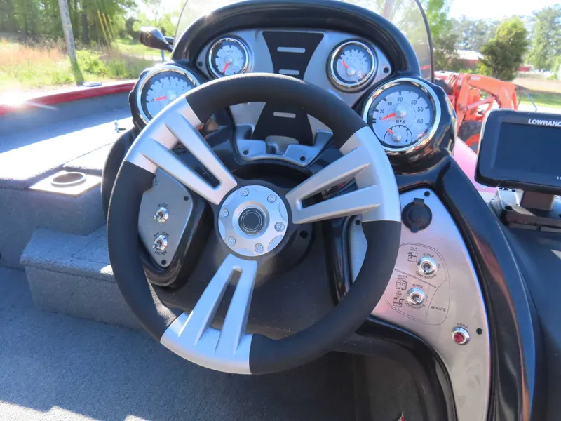 Slide: The Image of Tracker 175 TE 2024 - 26