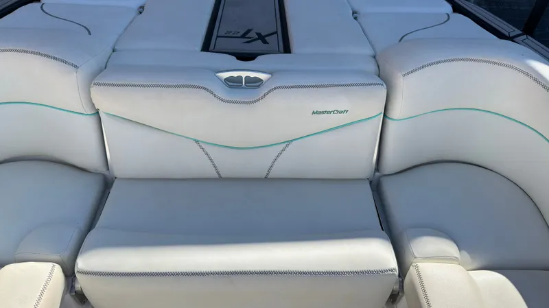 Slide: The Image of MasterCraft XT22 2020 - 11