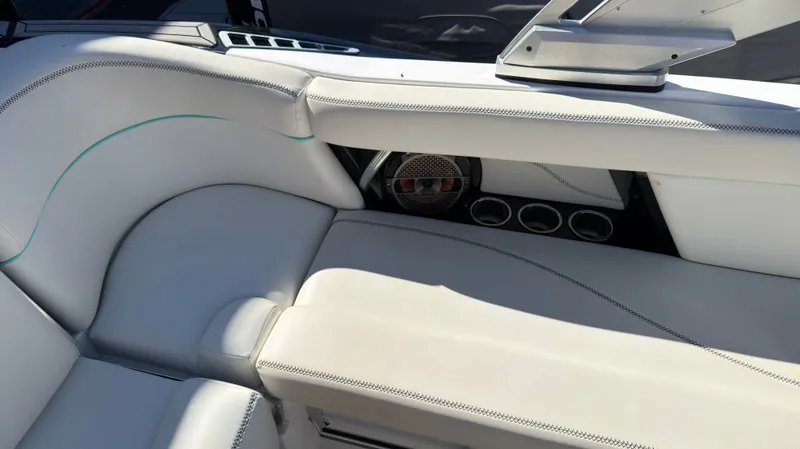 Slide: The Image of MasterCraft XT22 2020 - 12