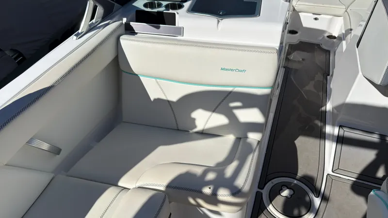 Slide: The Image of MasterCraft XT22 2020 - 13