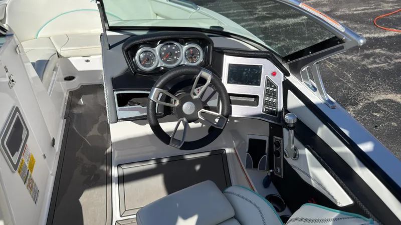 Slide: The Image of MasterCraft XT22 2020 - 14