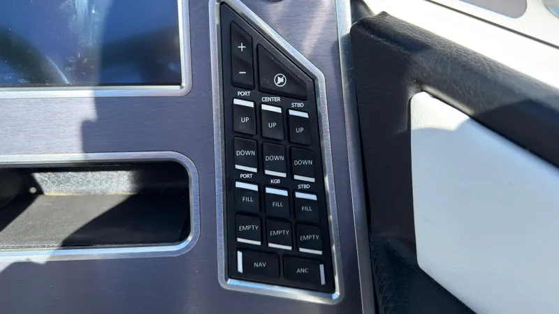 Slide: The Image of MasterCraft XT22 2020 - 18