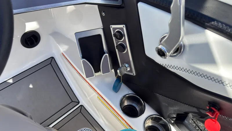 Slide: The Image of MasterCraft XT22 2020 - 19