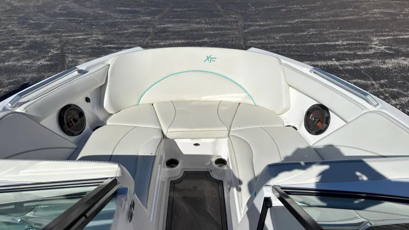 Slide: The Image of MasterCraft XT22 2020 - 22