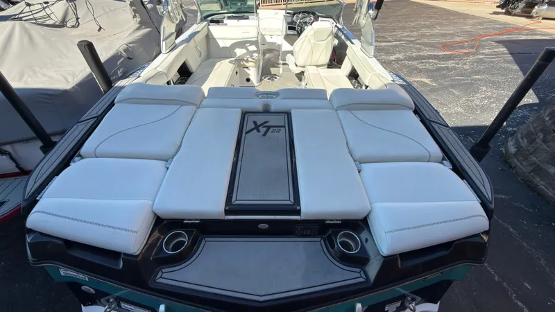 Slide: The Image of MasterCraft XT22 2020 - 4