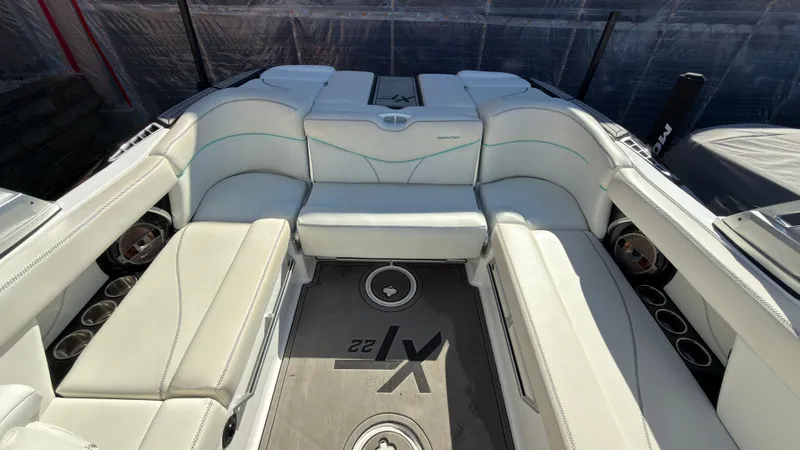 Slide: The Image of MasterCraft XT22 2020 - 8