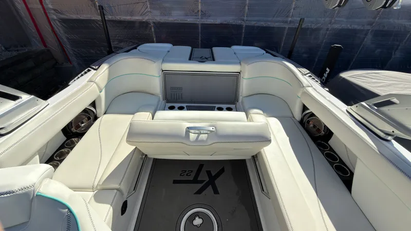 Slide: The Image of MasterCraft XT22 2020 - 9