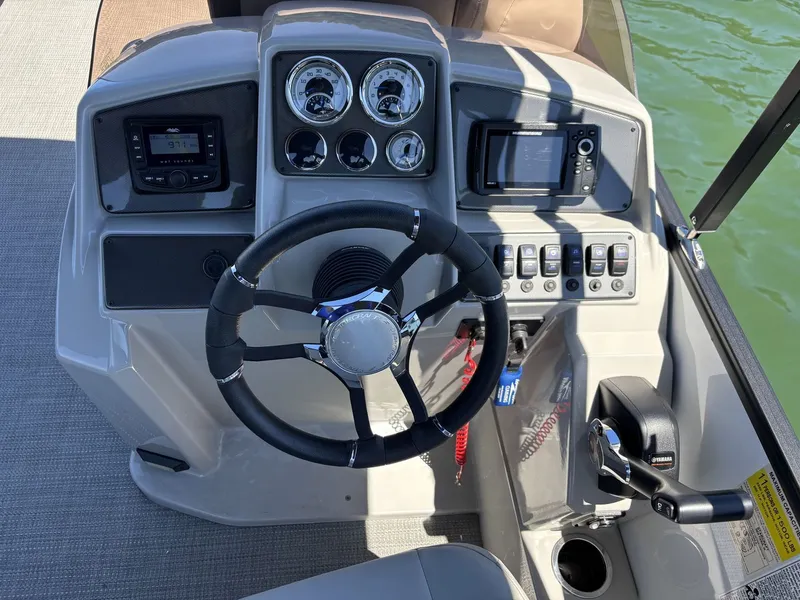 Slide: The Image of Starcraft EXS 1 boat console, 2025 model year. - 9
