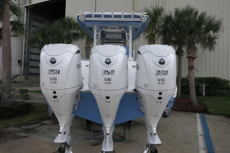 Slide: The Image of 2025 Robalo R360 Center Console with triple Yamaha 350 V6 engines. - 5