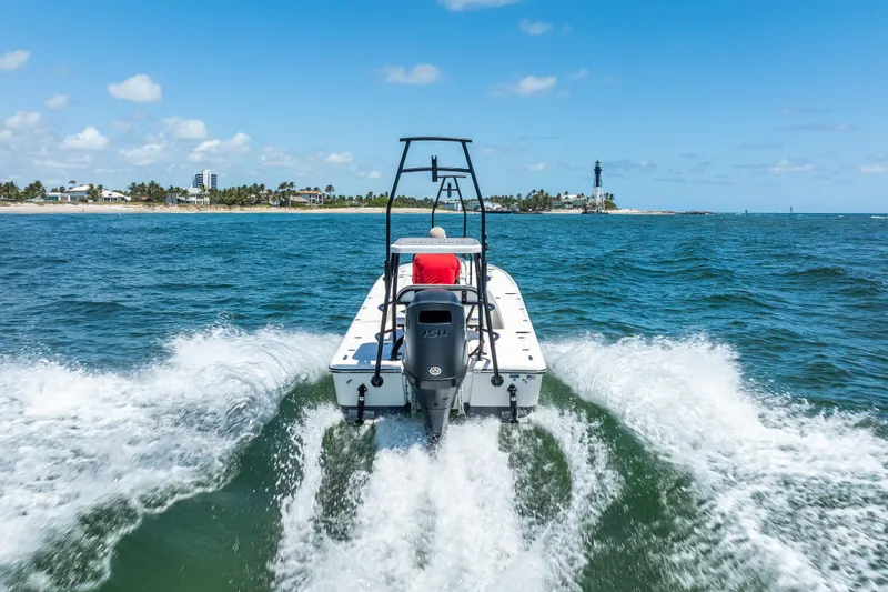 Slide: The Image of Trailer hitch of a 2026 Spyder FX19 Vapor boat, showcasing sturdy construction. - 59