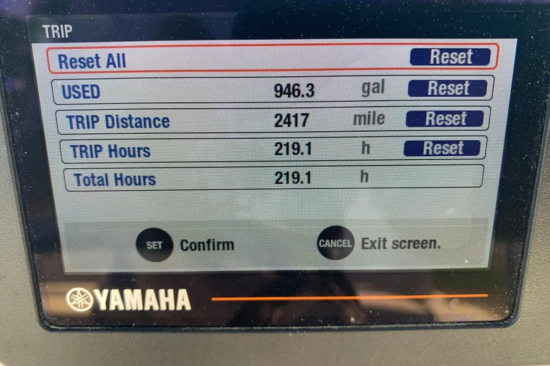 Slide: The Image of Yamaha display showing trip data for 2022 Robalo 246 Cayman boat. - 18