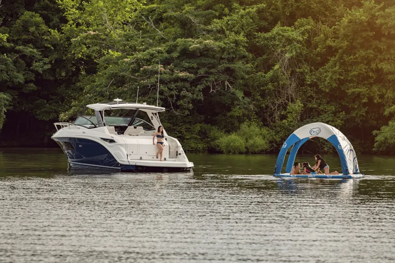 Slide: The Image of Sea Ray Sundancer 320 2026 - 51