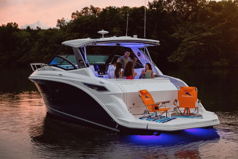 Slide: The Image of Sea Ray Sundancer 320 2026 - 77