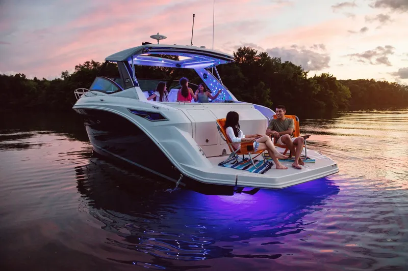 Slide: The Image of Sea Ray Sundancer 320 2026 - 80