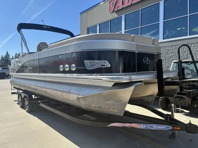 Slide: The Image of Avalon C SERIES WIND JAMMER 24 2014 - 2