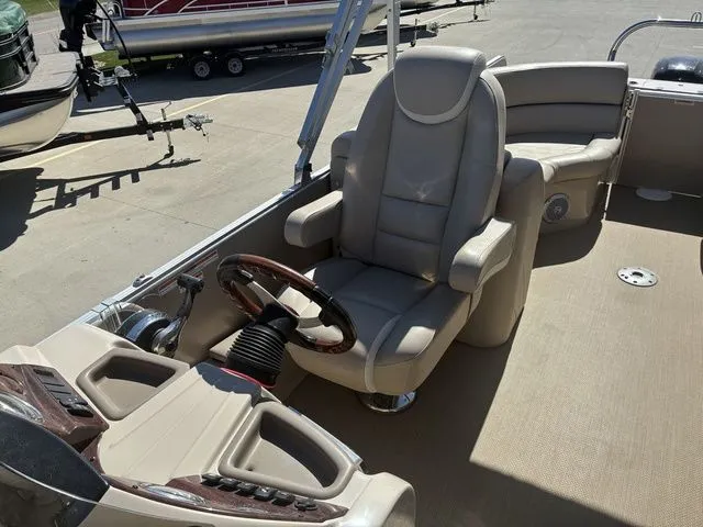 Slide: The Image of Avalon C SERIES WIND JAMMER 24 2014 - 22