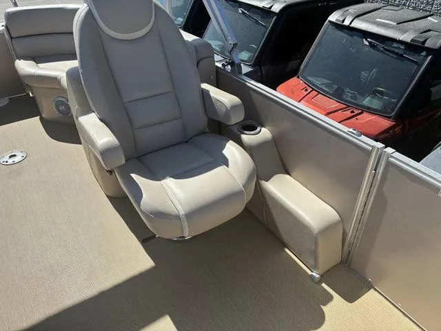 Slide: The Image of Avalon C SERIES WIND JAMMER 24 2014 - 23