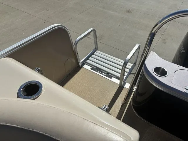 Slide: The Image of Avalon C SERIES WIND JAMMER 24 2014 - 26