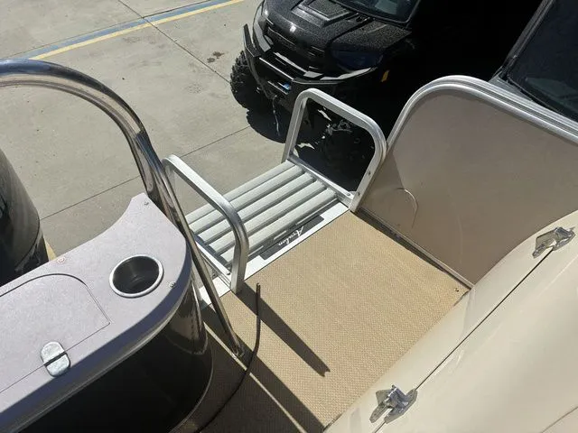 Slide: The Image of Avalon C SERIES WIND JAMMER 24 2014 - 28
