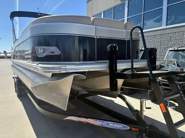 Slide: The Image of Avalon C SERIES WIND JAMMER 24 2014 - 3