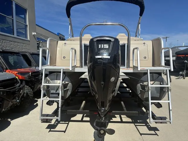Slide: The Image of Avalon C SERIES WIND JAMMER 24 2014 - 7