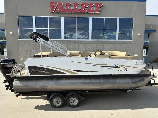 The Image of Larson Escape 2200 RT 2015 - 1